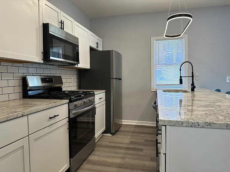 309 Oak St — Photo 9