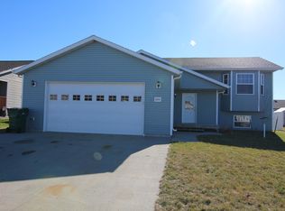 6215 Reily Rd, Bismarck, ND 58504