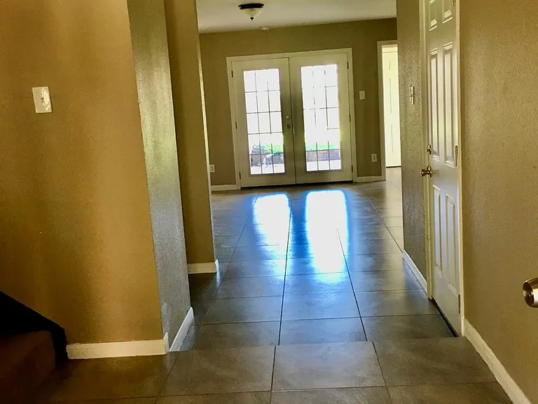 7410 Frostview Ln — Photo 8