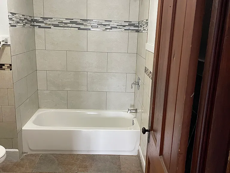 2114 Carmel Ave #2 — Photo 4