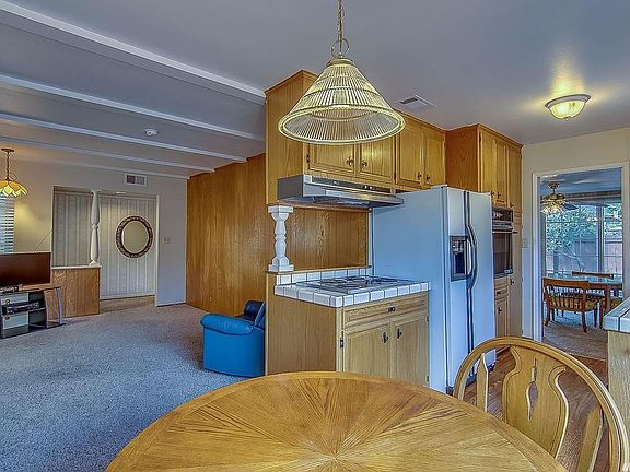 4th image of 273 E Lancaster Dr