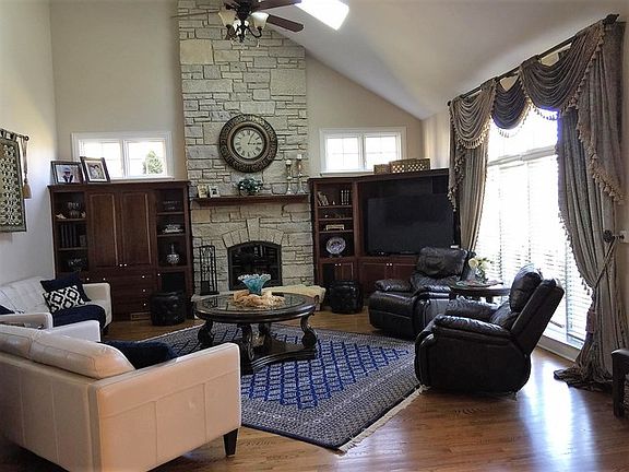 4th image of 517 Ryan Ct