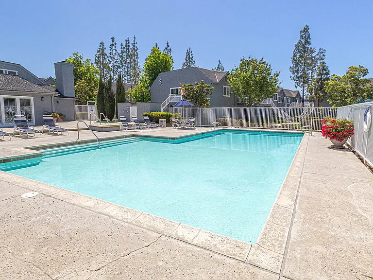 Mountain View Apartments — Photo 20