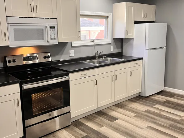 310 W Main St #B, Newcomerstown, OH 43832