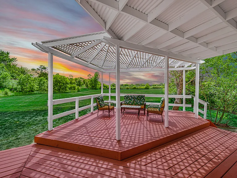 1044 Oakhill Dr — Photo 33