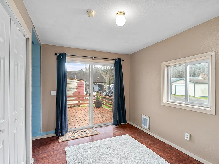1313 Lincoln St — Photo 14