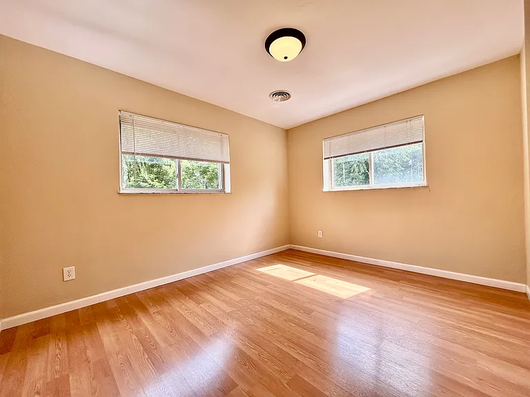 Glen Park Apartments — Photo 22