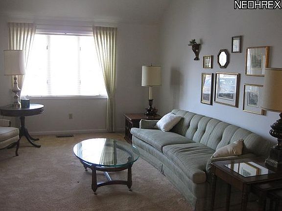3rd image of 10495 Leawood Oval