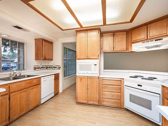 4th image of 1604 January Dr