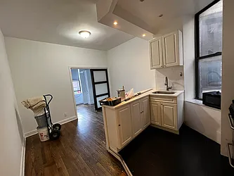 Rented by Salon Realty Corp