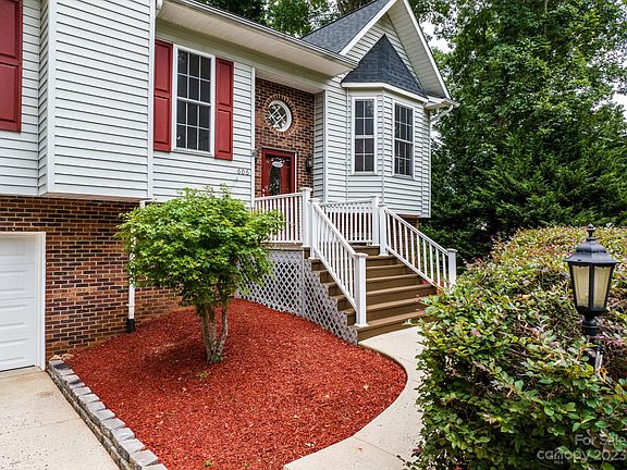 3rd image of 606 17th Avenue Dr SE