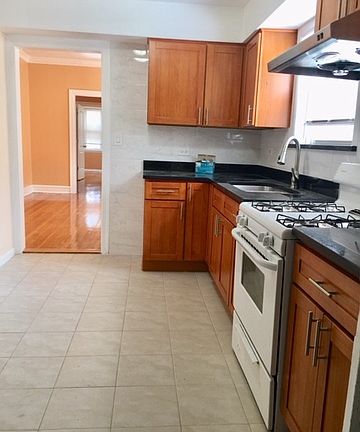 4th image of 6240 N Francisco Ave APT 2