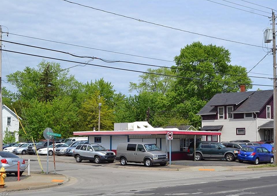 2nd image of 2107 Youngstown Rd SE