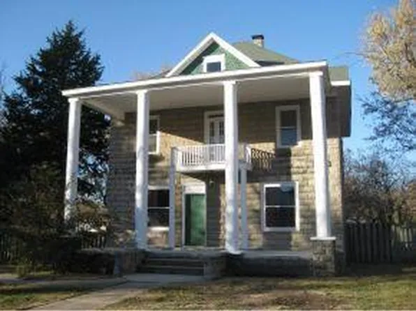 618 E Main St, Carterville, MO 64835