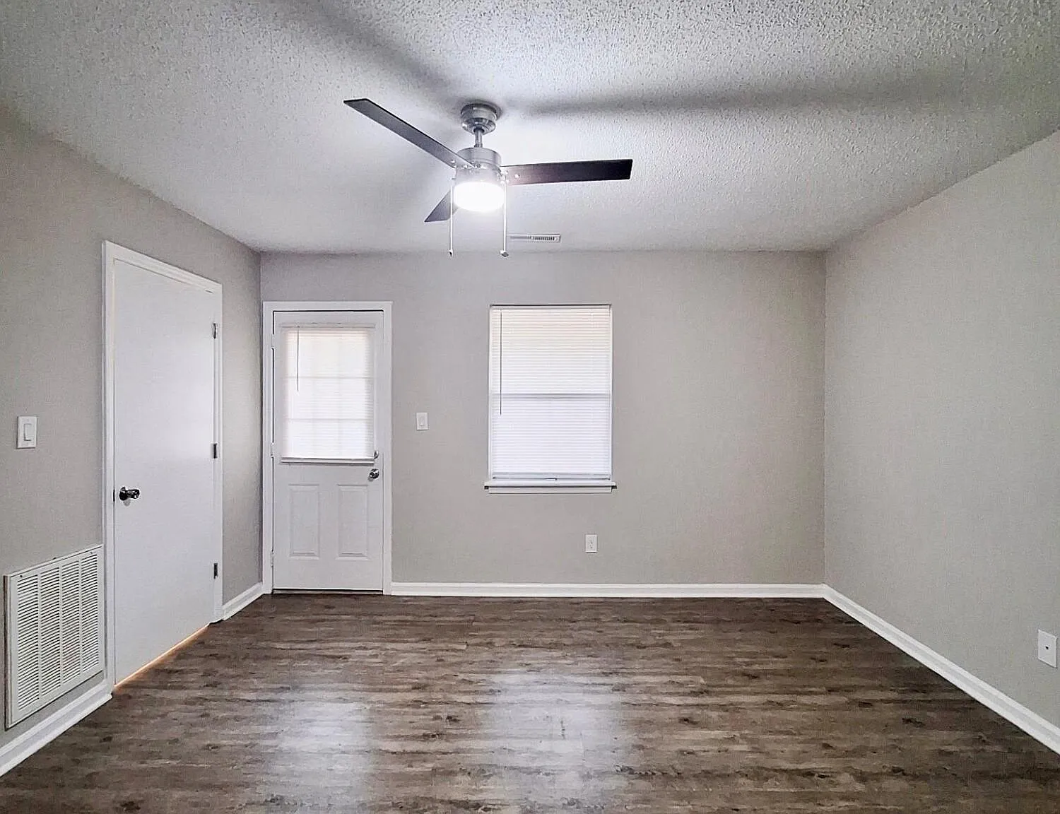 1 bed, 1.0 bath, $750 — Photo 2