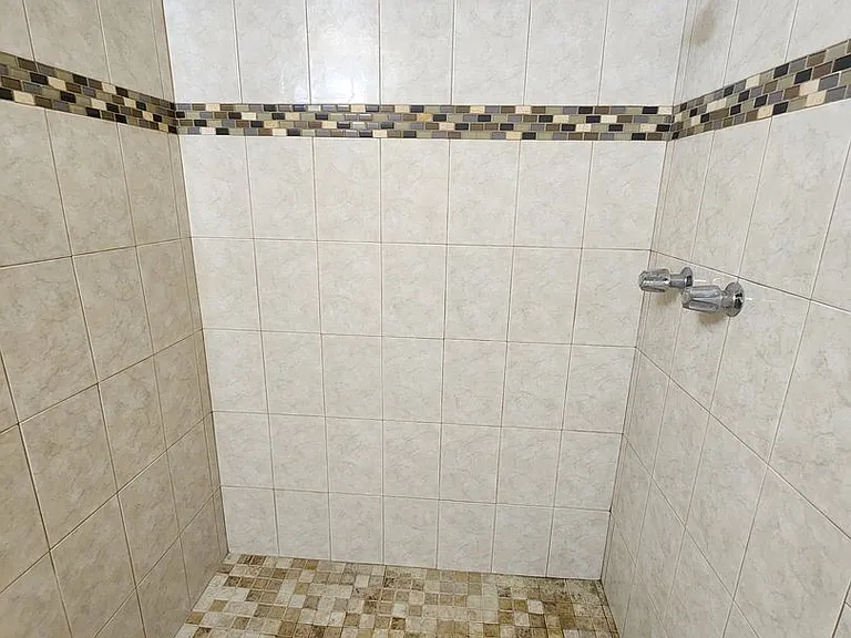 1350 Whitehall Ln — Photo 15