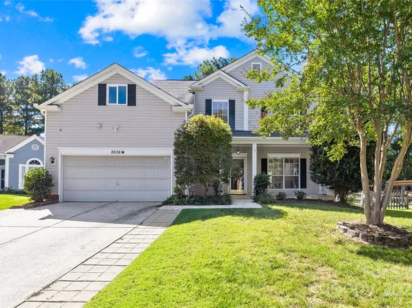 8938 Raven Park Dr, Charlotte, NC 28216