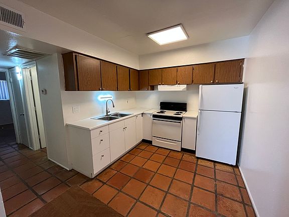 5th image of 112-124 S McKemy Dr #9