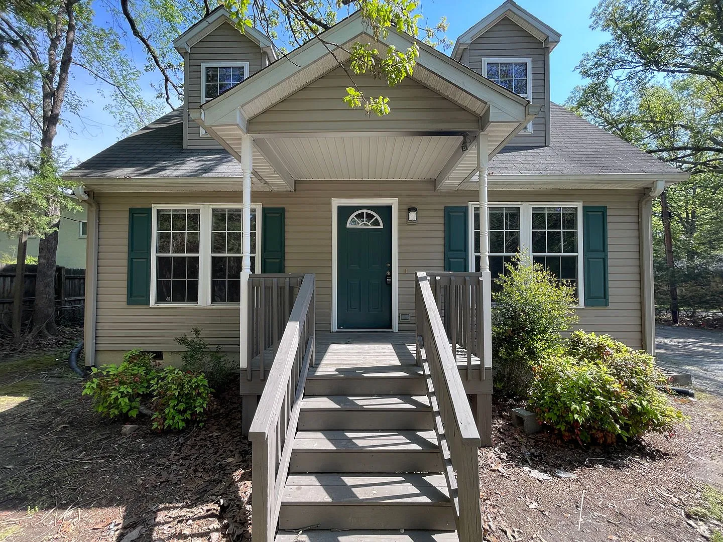 Walk to the Weave! Newly updated 3br 3.5ba home...Awesome location in Carrboro, walk to Weaver St... — Photo 3