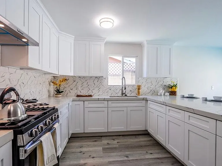 801 E Hood Ave — Photo 2