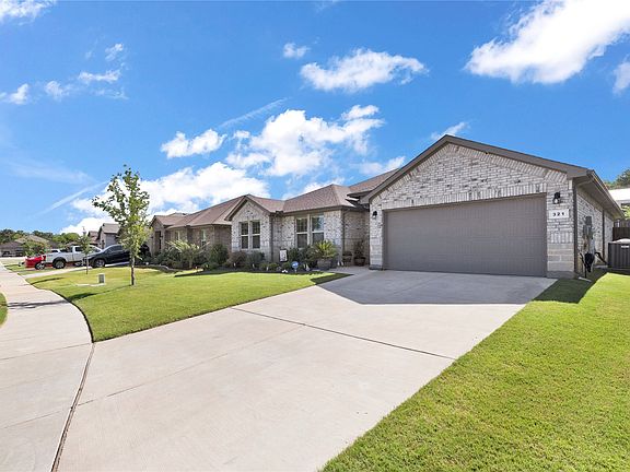 2nd image of 321 Valentine Ct