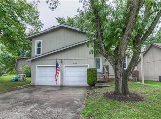 2129 E Arrowhead Cir, Olathe, KS 66062