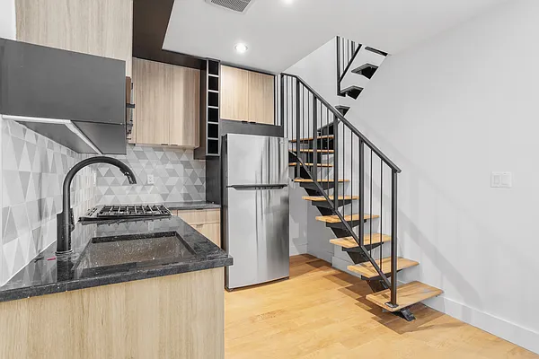 Rented by Skyhigh Realty NYC LLC | media 51