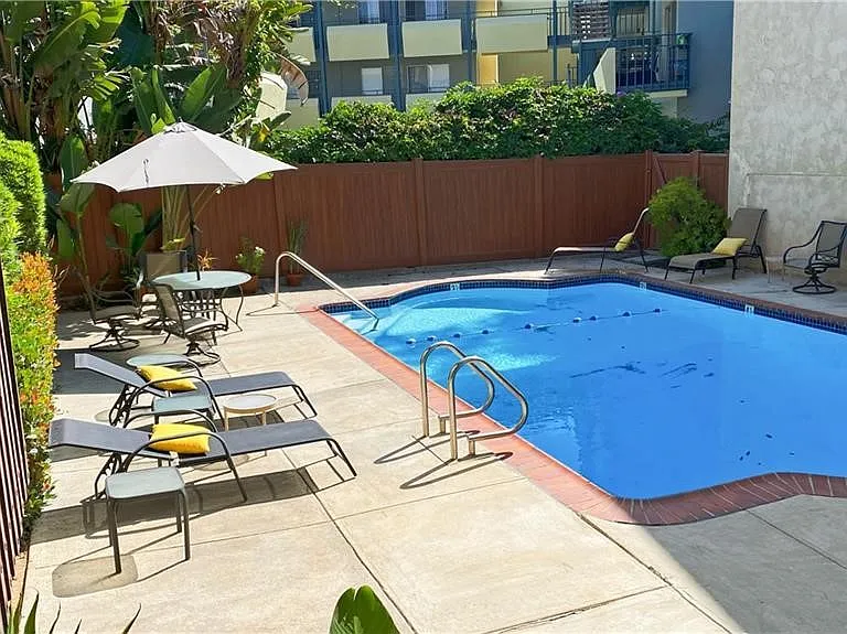 5901 Canterbury Dr #11 — Photo 20