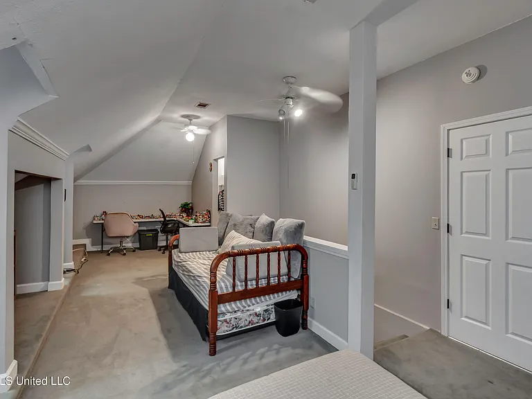 214 Ramblewood Dr — Photo 35