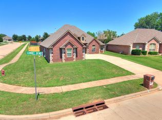 601 Summit Bnd, Norman, OK 73071