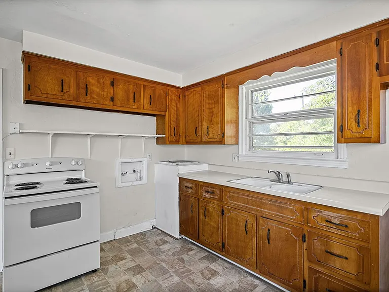 400 Highland Cir — Photo 9