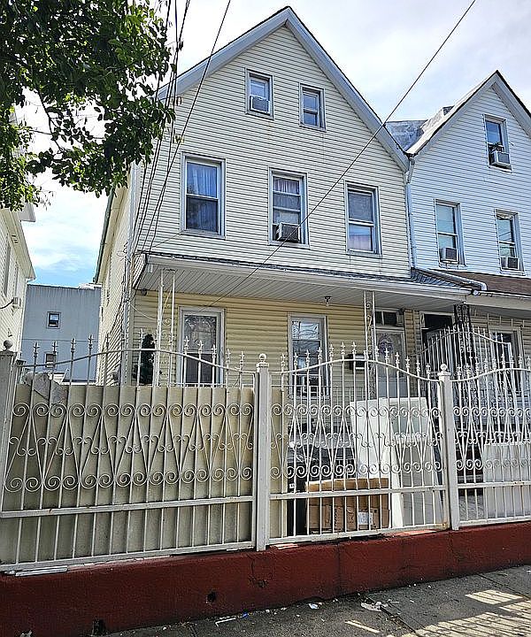 1st image of 4504 102nd St