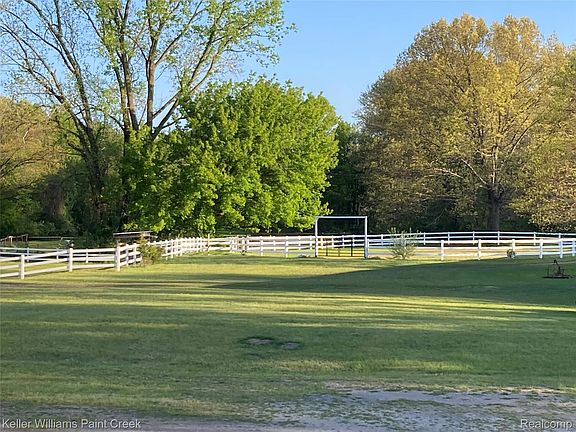 3rd image of 42891 Bemis Rd