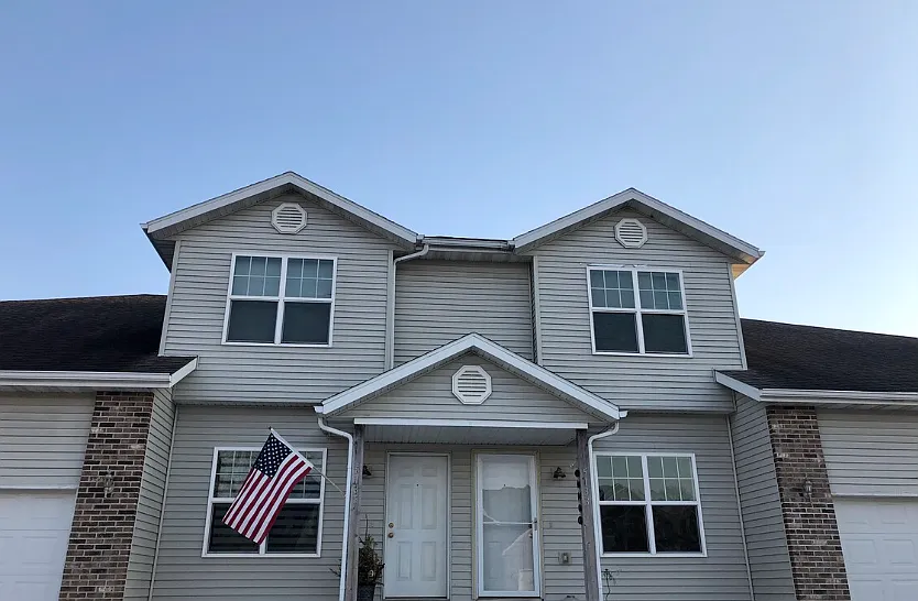 3 bed, 2.5 bath, 1800 sqft, $2,600 — Photo 1