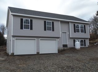 31 Old Barry Rd, Quaker Hill, CT 06375