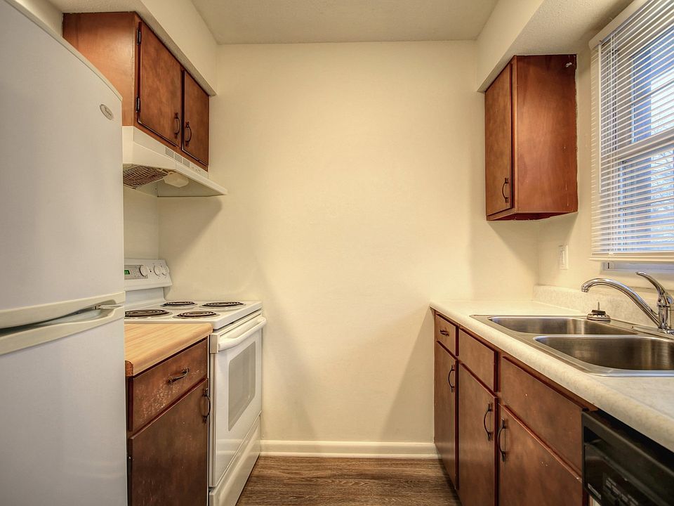 1st image of 1515 Lincolnshire Dr #344