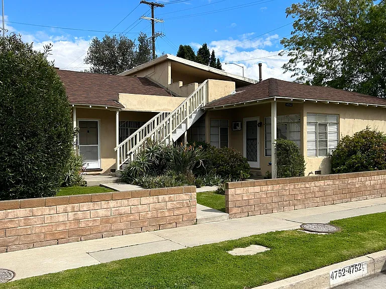 4754 Kraft Ave — Photo 2
