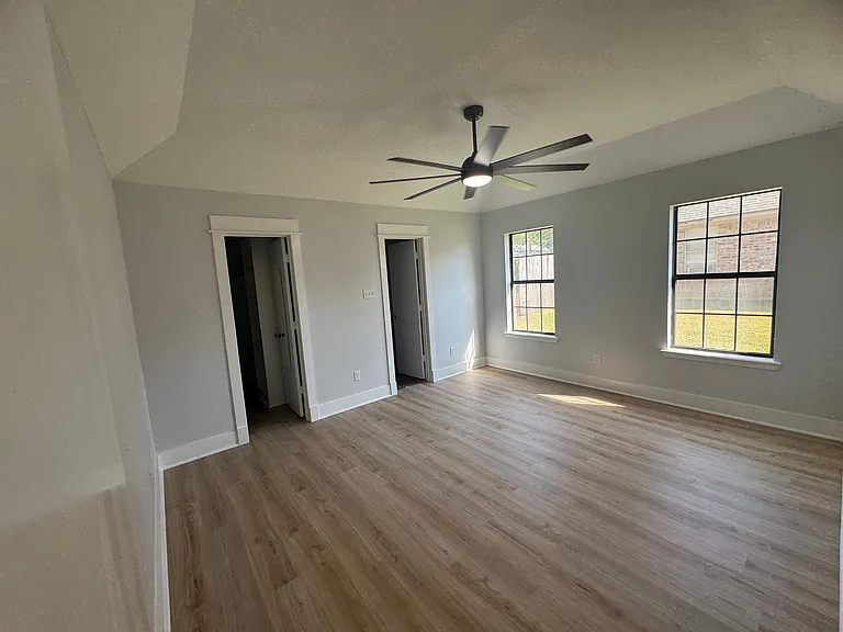 1503 Peach St — Photo 6