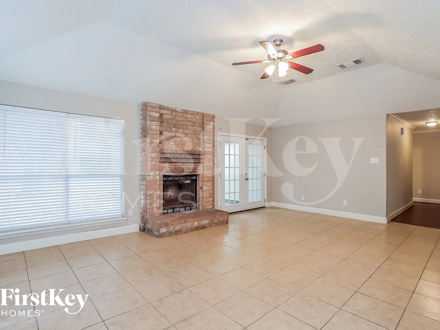 3 bed, 2.0 bath, 1830 sqft, $2,440 — Photo 2