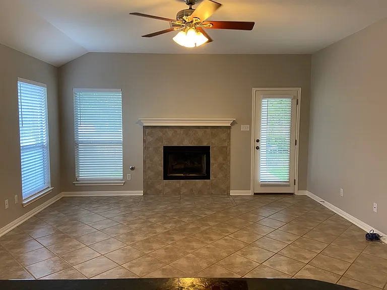 1727 Fallen Leaf Ln — Photo 6