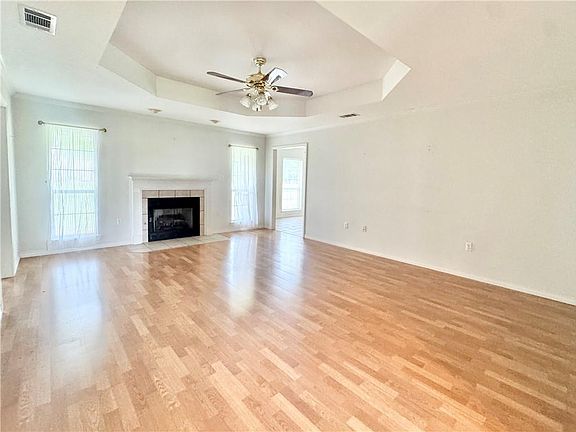 4th image of 15217 Brandon Dr