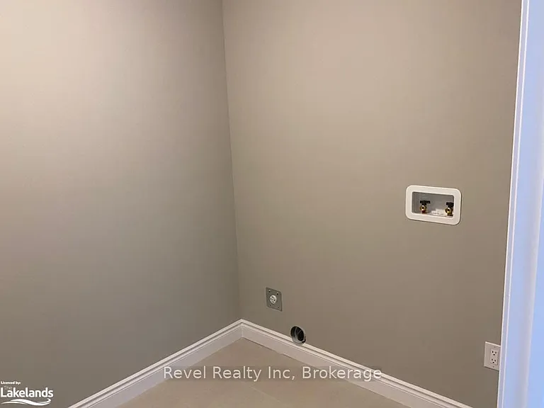 1050 Wright Dr — Photo 15
