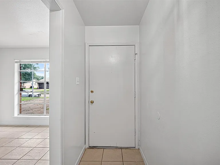 5010 Shilo Dr — Photo 2
