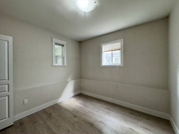 2 bedroom rental in Burnaby — photo 10