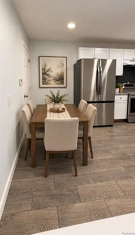 3 bed, 1.0 bath, 1429 sqft, $1,750 — Photo 3
