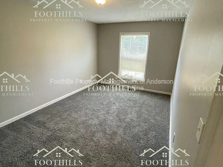 103 Ashton Ln — Photo 4