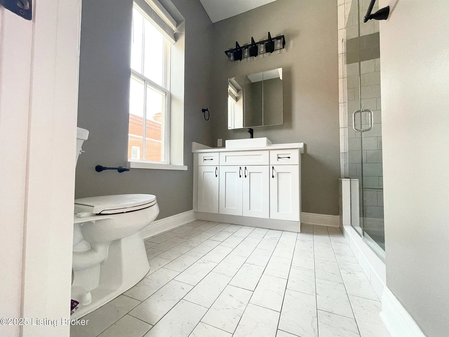 2 bed, 2.0 bath, 1300 sqft, $2,000 — Photo 3