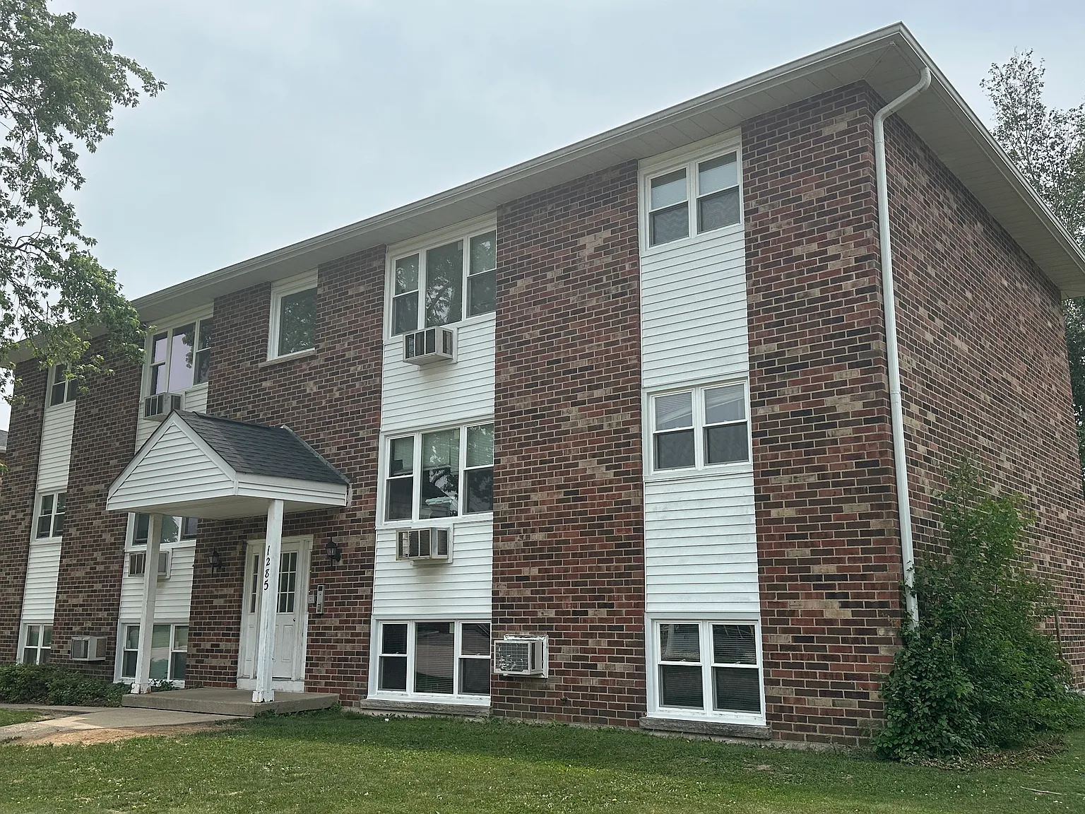 2 bed, 890 sqft, $1,500 — Photo 1