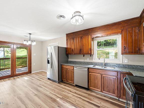 3rd image of 116 Eastside Dr