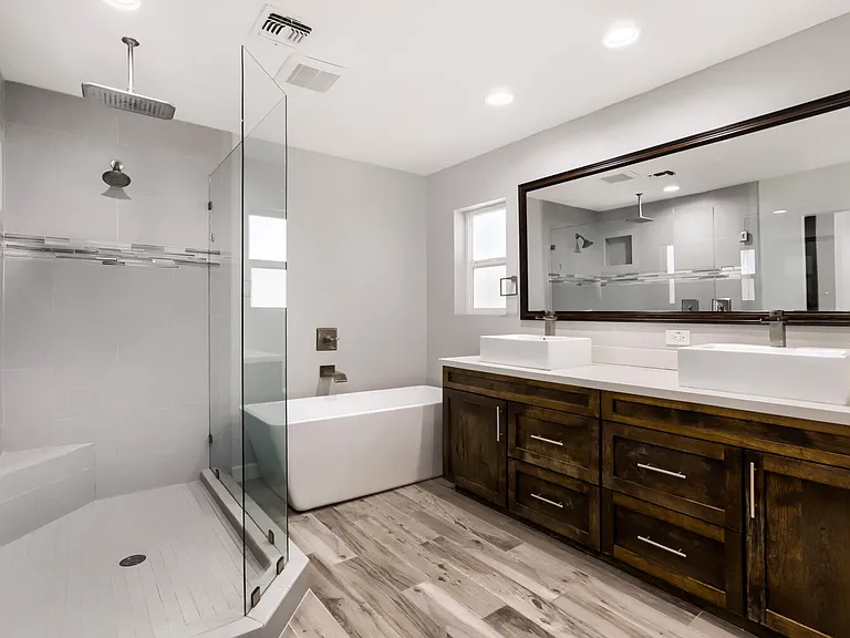 Primer bath, shower & tub